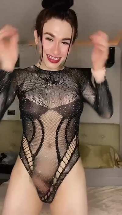 Do you like the way I wiggle hehe...