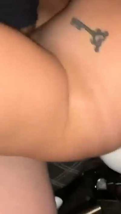 Couple fuck on harley davidson while riding down freeway