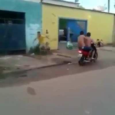 Gang Violence in Brazil in broad daylight...
