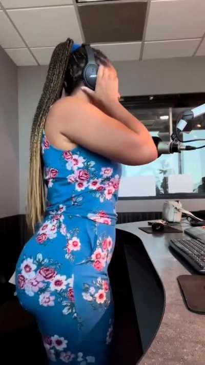 Jazze Radio-Chica (97.9 The Beat)