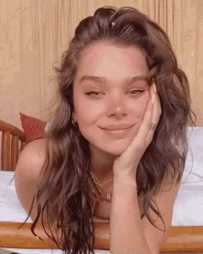 Hailee Steinfeld looking ready for a skull fuck