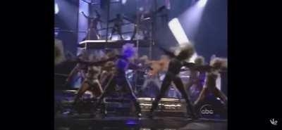 This dance break deserves more love and attention because it’s 🔥