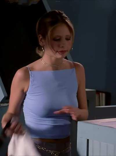 Sarah Michelle Gellar, young and braless