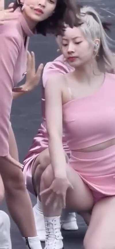 👀 - Dahyun ft. Jihyo