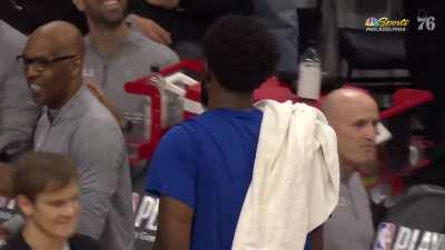 [Highlight] Paul Reed grabs the offensive board, puts on a SAUCY dribbling display and hits the layup after a huge pump fake to expand the Sixers' lead over the Nets!