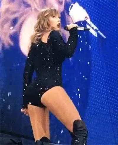 Taylor Swift just has the most tempting moves around