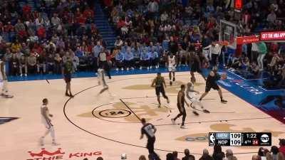 [Highlight] Ja Morant puts the Grizzlies up by 2 late in the 4th quarter