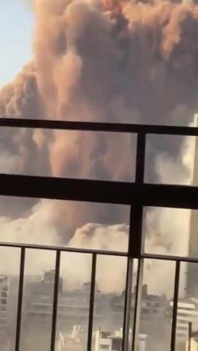 Killer queen bites of dust be like