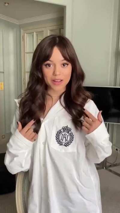 Jenna getting ready for the Valentino show in Paris