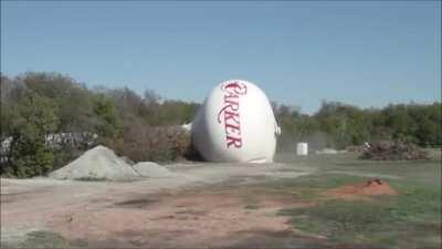 Uma queda lenta, os sons foram saborosos. Nota 9.