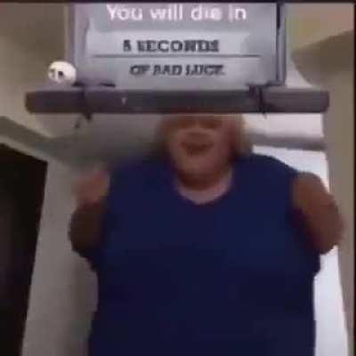 A Creepypasta do Nes Godzilla é muito boa.