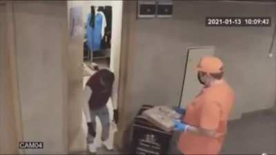 Las perras de reve cuando hace stream de 12 horas y pide comida