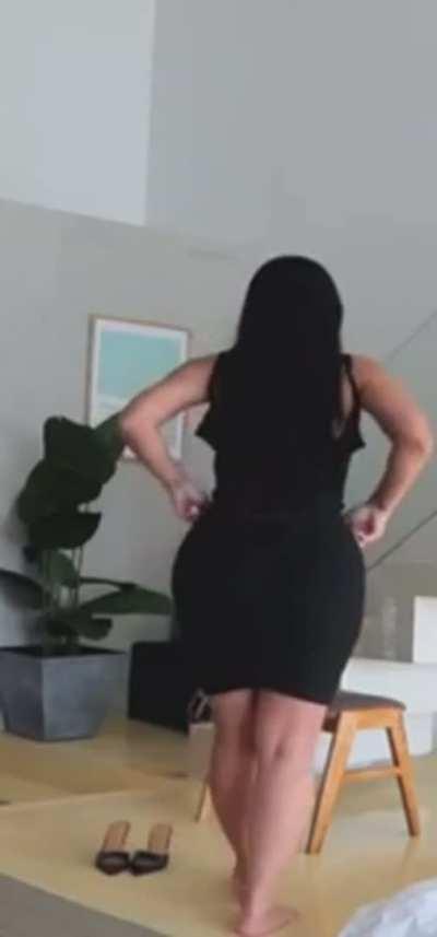 Love big booty Korean girls wearing tight clothes 🍑