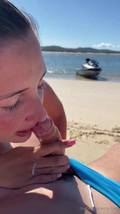 Isabellejeremy on the beach finish