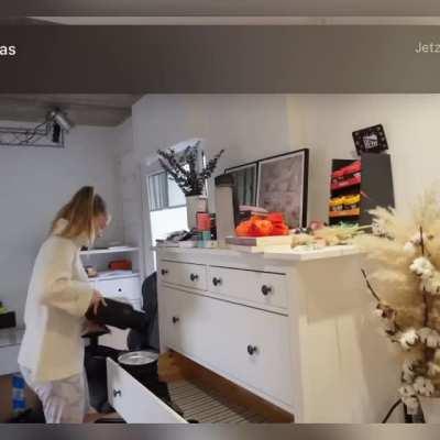 Ich weiß u/paulaschramm schneidet besser aber ich hoffe ihr wisst was ich meine… Paula kommt hoffentlich bald wieder 🥺 … Julia in leggings aus den heutigen Vlog