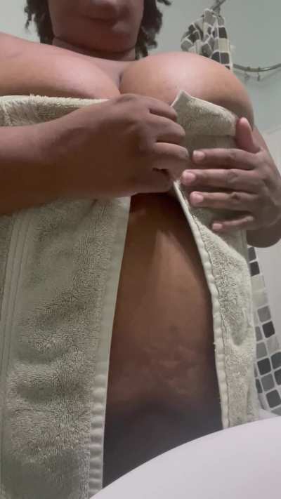 Can you hand me a bigger towel please 