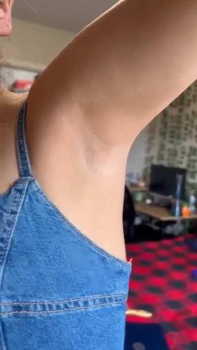 Super Hot Armpit Spitting