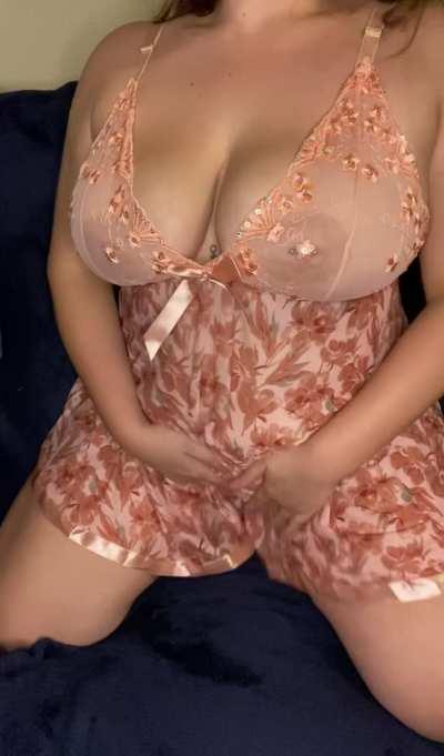 wish your cock was between my tits 😋