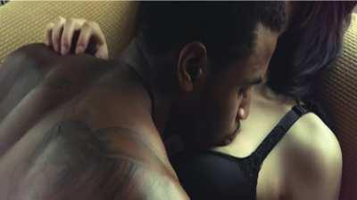 Alexandra Daddario kiss