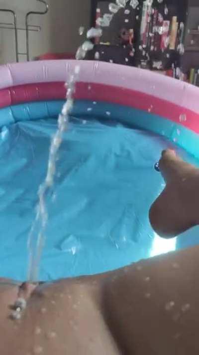 Just filling up my pool😋🌊💦