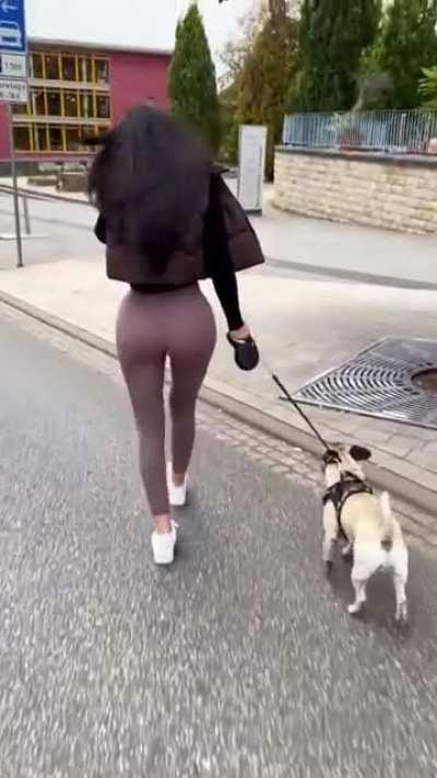 Wie die läuft haha aber dieser arsch junge 😍