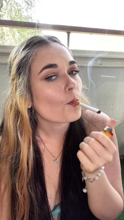 A new update on me trying to double the amount of cigs I smoke in a day & a smoking interview, posted on my 0F feed, no ppv. The video is 27min long and I chain smoke 4 cigs in it❤️