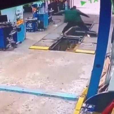 Final_Chanic, Collector of Rogues, Swinger of tires