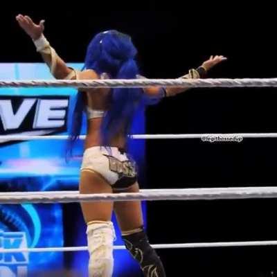 Sasha Banks twerking on SmackDown live