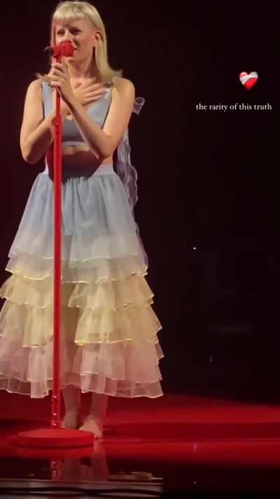 Aurora was sick at her first show of the European tour but still gave a great performance.

🎥: @uprightace
