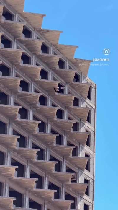 Descending from 22ed floor