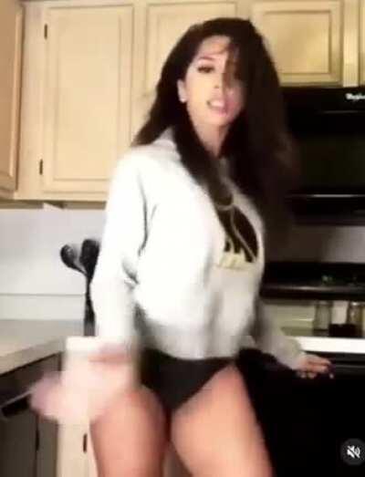 Thick Thigh Jiggle🤤🍑🍑