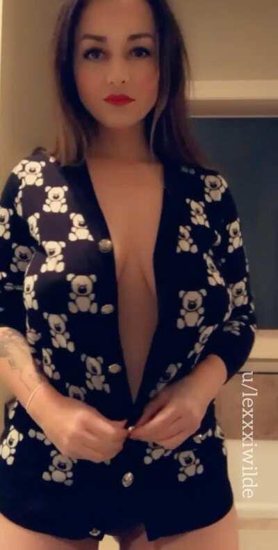 In my cutest sweater 😘