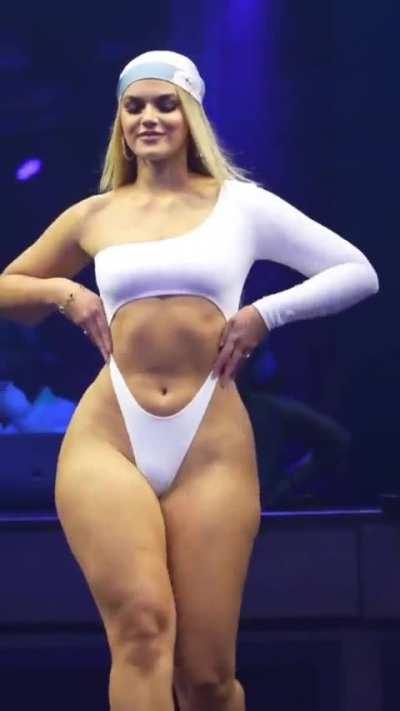 Karen (@karendrodriguez)