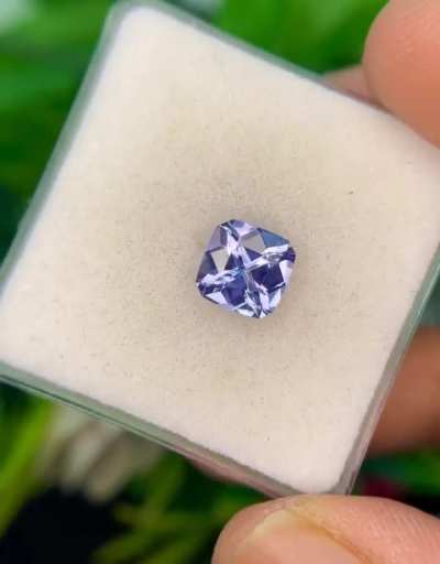 Unheated Lavender Tanzanite. 1.8 carats. Exquisite piece looks so stunning 
