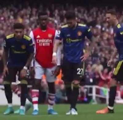 Incredible movement by Nketiah to lose two markers.