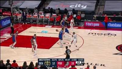 [Highlight] Dame attacks the rack with a BIG slam