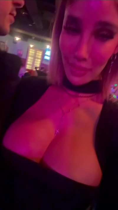 I fuck a guy I met in a disco and I cum with a lot of cum