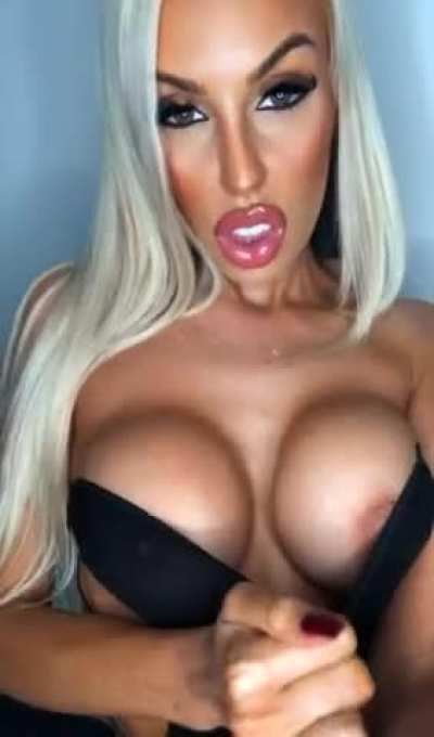 Big Bimbo tits