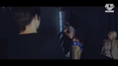 Wonder Woman reveal (twin31)