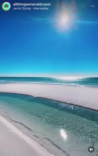 One for all you thalassophiles hanging out in this sub. Credit 🎥: @allthingsemeraldcoast / IG