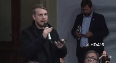 VIDEO: El Ministro de Economía Luis Caputo ubicó a un periodista que lo acusó de guardar dólares 