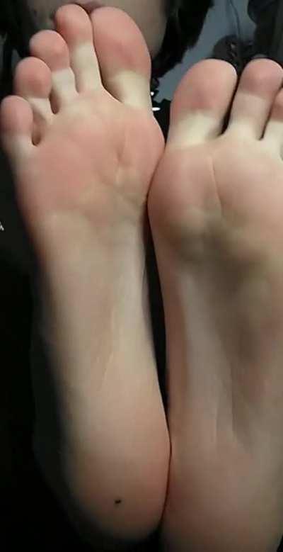 Take my soles right in your face!