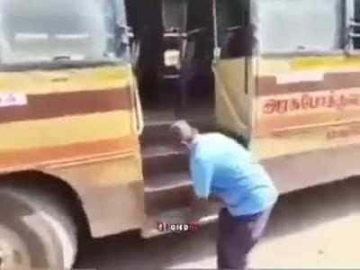[OC] Indian bus driver saying his final goodbyes after 40 years of driving a bus