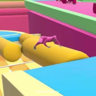 Pink guy fall guys oynuyor