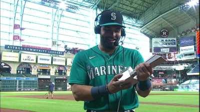 [Highlight] Jose Marmolejos is absolutely delighted when he receives his YouTube player of the game award during his post-game interview.