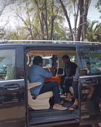 “Traffic lo agamu anukunna” lmao this is so funny. A potential meme template