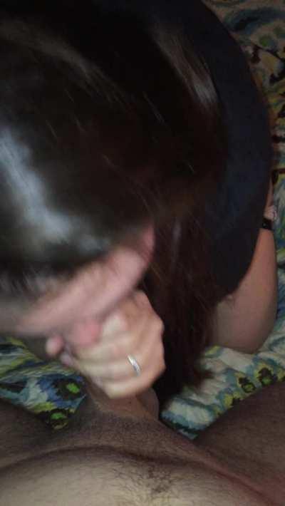 Deepthroating hubby’s friend while he rubs my pussy!