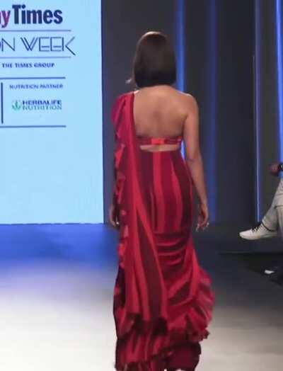 Yami Gautam's Wiggly Butt!