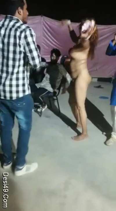 SLUTTY BABE DANCING NUDE AND ENJOYING WITH HER FRIEND [LINK IN COMMENT] 💦💦