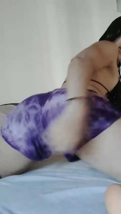 I love very loose shorts, my lips come out easily